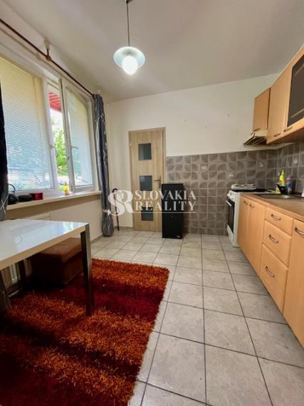 Veľký 3-izb.byt, Alexyho ul., čiastočná rekonštrukcia, 85 m2