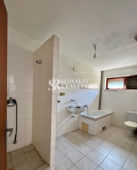 Veľký 8-izbový dom, znalecký posudok na 452.000, Čermáň