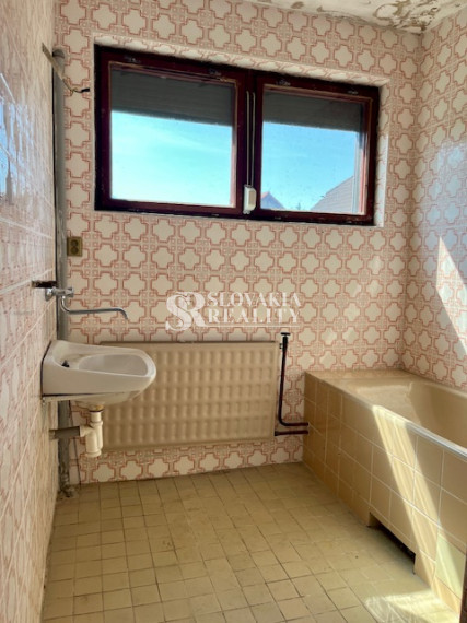 Veľký 8-izbový dom, znalecký posudok na 452.000, Čermáň