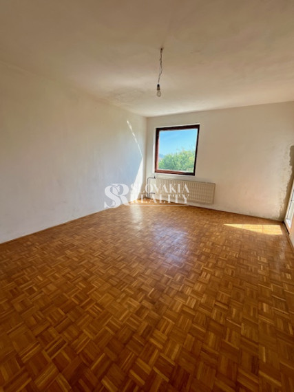 Veľký 8-izbový dom, znalecký posudok na 452.000, Čermáň