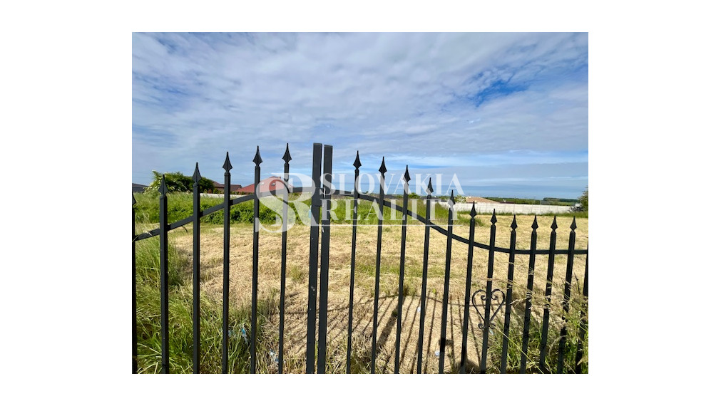 Stavebný pozemok, základ domu v Párovských Hájoch, 900 m2