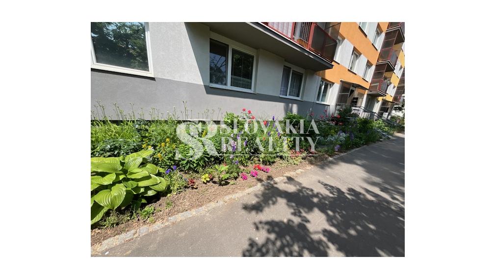 Slnečná, príjemná a zariadená garsónka na Štefánikovej ul.