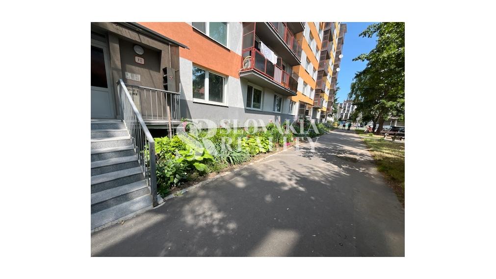 Slnečná, príjemná a zariadená garsónka na Štefánikovej ul.