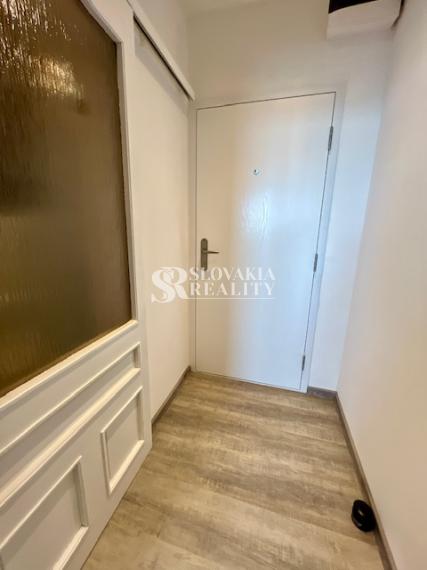 Slnečná, príjemná a zariadená garsónka na Štefánikovej ul.