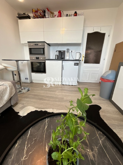 Slnečná, príjemná a zariadená garsónka na Štefánikovej ul.