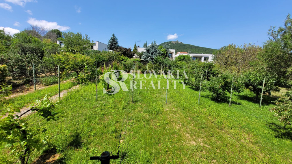 6-izb.RD, Nitra-Zobor, 980 m2 pozemok, garáž