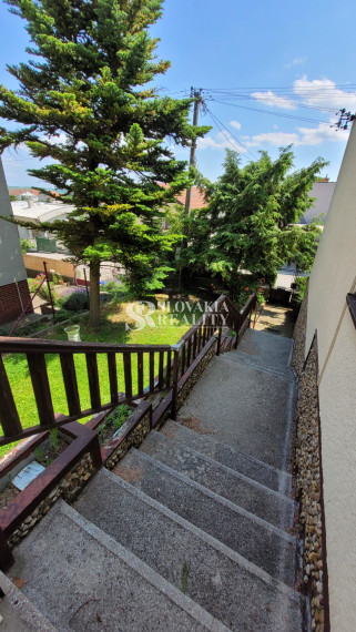 6-izb.RD, Nitra-Zobor, 980 m2 pozemok, garáž