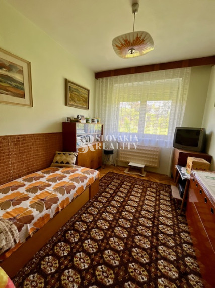 6-izb.RD, Nitra-Zobor, 980 m2 pozemok, garáž