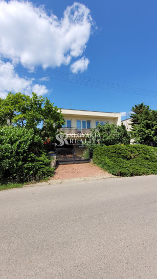 6-izb.RD, Nitra-Zobor, 980 m2 pozemok, garáž