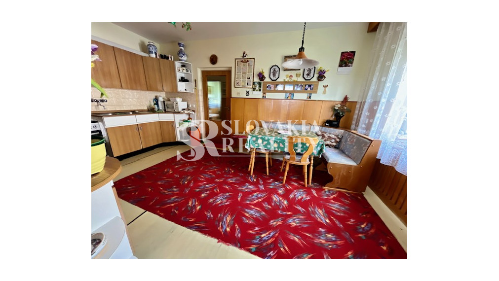 6-izb.RD, Nitra-Zobor, 980 m2 pozemok, garáž