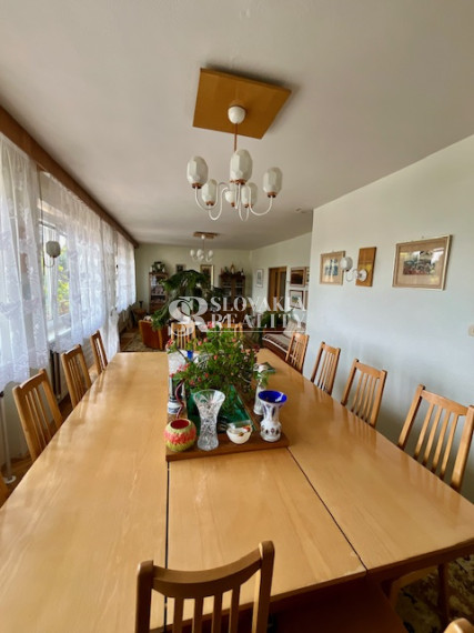 6-izb.RD, Nitra-Zobor, 980 m2 pozemok, garáž