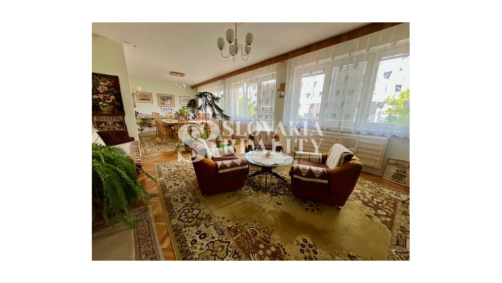 6-izb.RD, Nitra-Zobor, 980 m2 pozemok, garáž