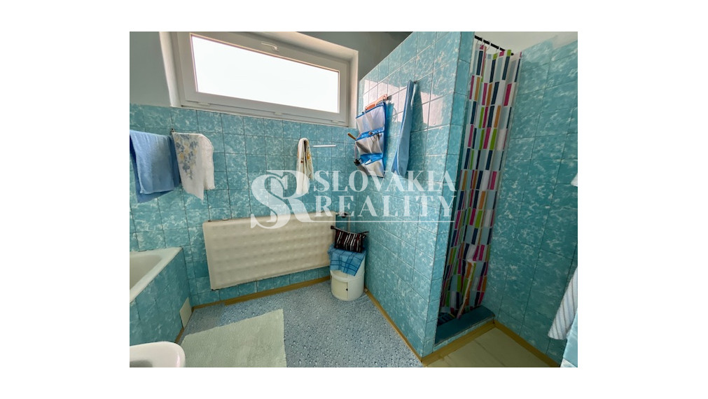 6-izb.RD, Nitra-Zobor, 980 m2 pozemok, garáž