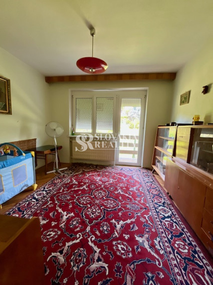 6-izb.RD, Nitra-Zobor, 980 m2 pozemok, garáž