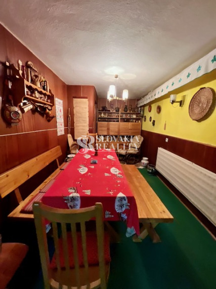 6-izb.RD, Nitra-Zobor, 980 m2 pozemok, garáž