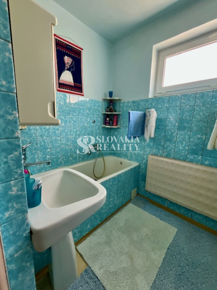 6-izb.RD, Nitra-Zobor, 980 m2 pozemok, garáž