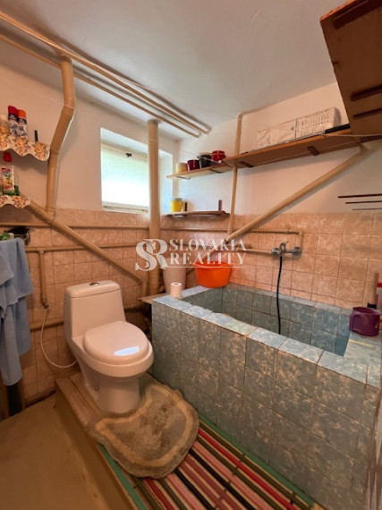 6-izb.RD, Nitra-Zobor, 980 m2 pozemok, garáž