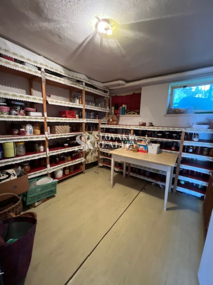 6-izb.RD, Nitra-Zobor, 980 m2 pozemok, garáž