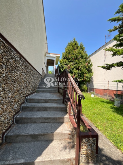 6-izb.RD, Nitra-Zobor, 980 m2 pozemok, garáž