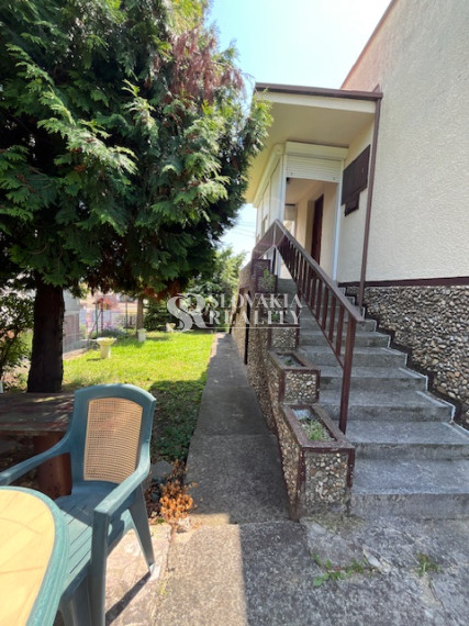 6-izb.RD, Nitra-Zobor, 980 m2 pozemok, garáž