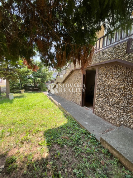 6-izb.RD, Nitra-Zobor, 980 m2 pozemok, garáž