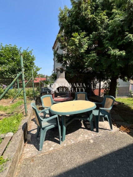 6-izb.RD, Nitra-Zobor, 980 m2 pozemok, garáž