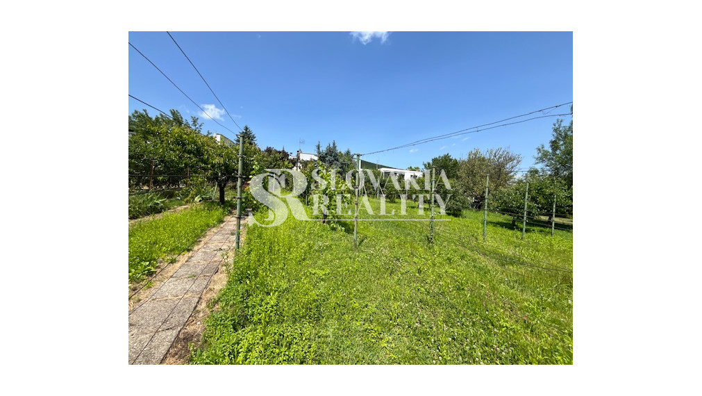 6-izb.RD, Nitra-Zobor, 980 m2 pozemok, garáž