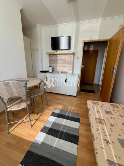 REZERVOVANÁ! Garsónka s klimatizáciou, internetom