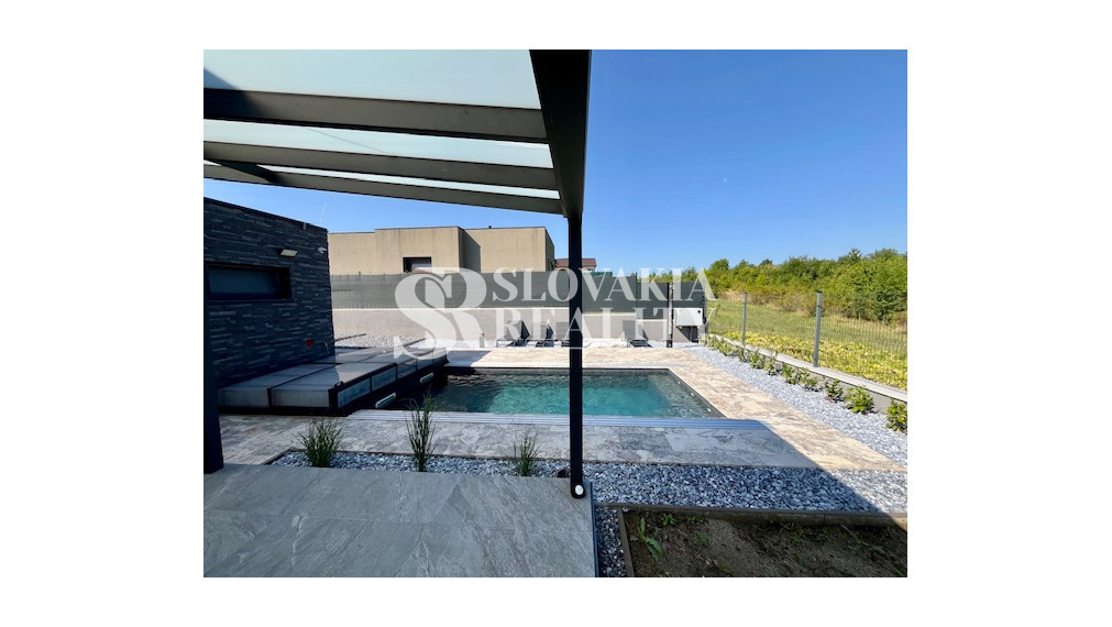 Luxusný rodinný dom, 4 izby, bazén, klimatizácia, 2-garáž