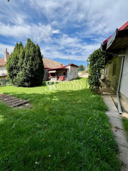 3-izb.dom Veľký Lapáš, 2750 m2 pozemok, IS: el.voda, plyn