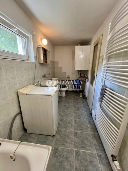 3-izb.dom Veľký Lapáš, 2750 m2 pozemok, IS: el.voda, plyn