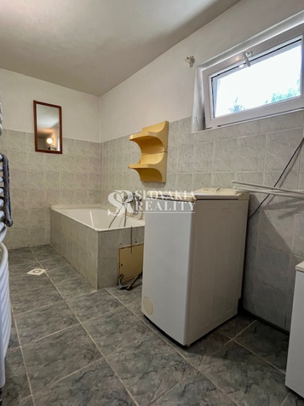 3-izb.dom Veľký Lapáš, 2750 m2 pozemok, IS: el.voda, plyn