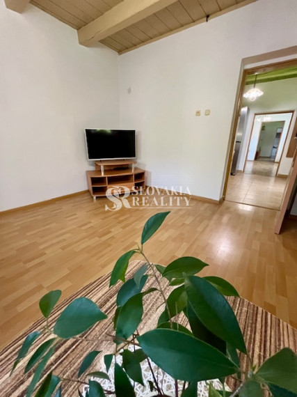 3-izb.dom Veľký Lapáš, 2750 m2 pozemok, IS: el.voda, plyn