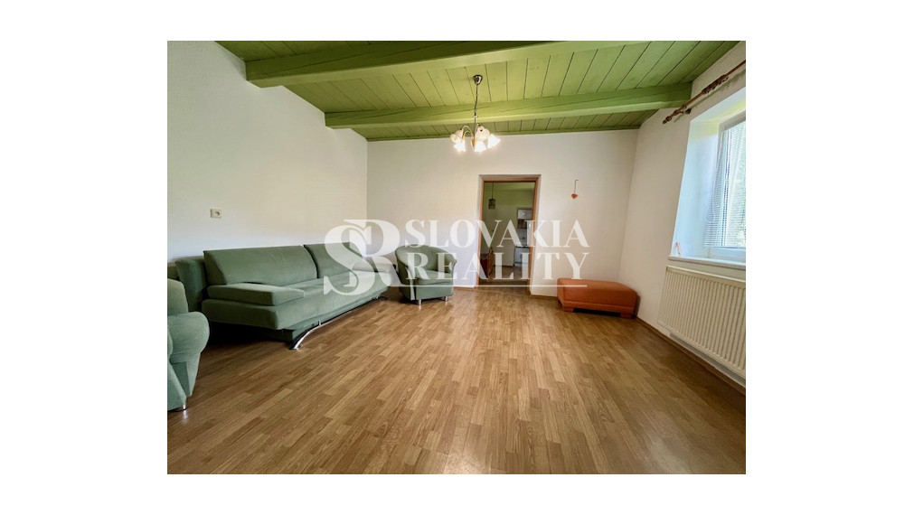 3-izb.dom Veľký Lapáš, 2750 m2 pozemok, IS: el.voda, plyn