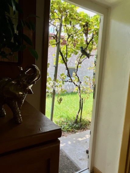 3-izb.dom Veľký Lapáš, 2750 m2 pozemok, IS: el.voda, plyn