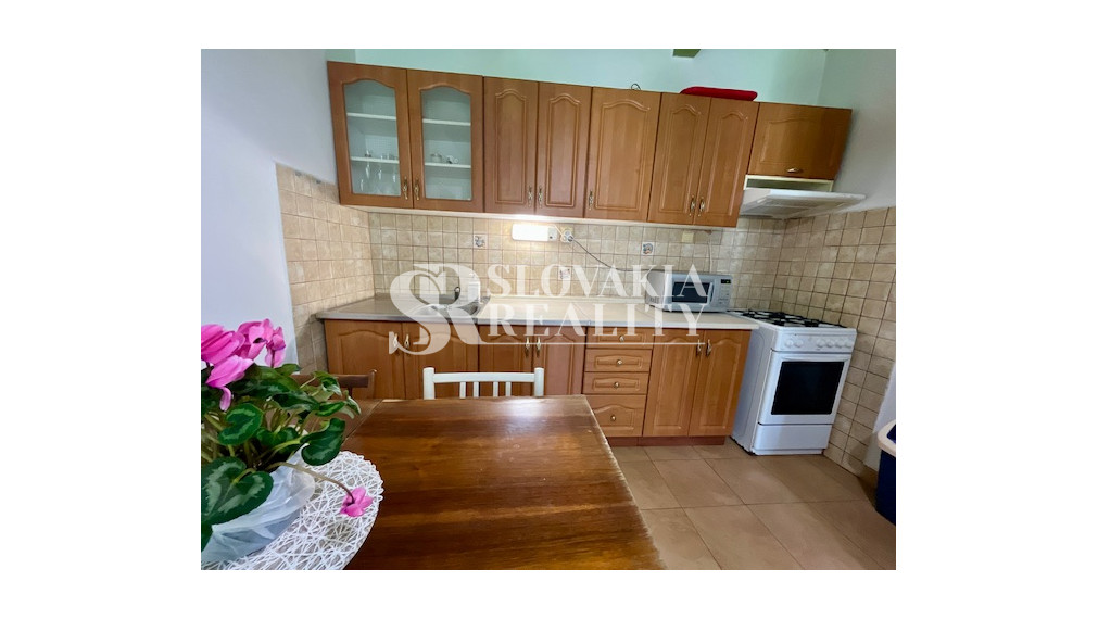 3-izb.dom Veľký Lapáš, 2750 m2 pozemok, IS: el.voda, plyn