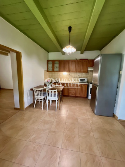 3-izb.dom Veľký Lapáš, 2750 m2 pozemok, IS: el.voda, plyn