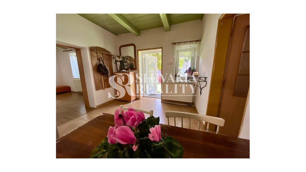 3-izb.dom Veľký Lapáš, 2750 m2 pozemok, IS: el.voda, plyn