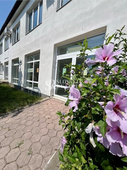 Kancelária Mlynárce, parkovanie v cene, 22 m2, klimatizácia