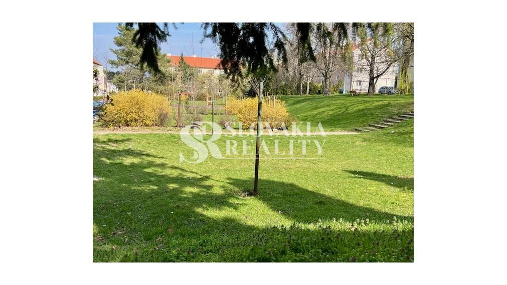 REZERVOVANÝ! 2-izb.byt Kalvária, balkón - 8.mája