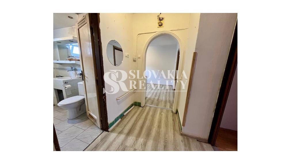 REZERVOVANÝ! 2-izb.byt Kalvária, balkón - 8.mája