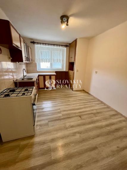 REZERVOVANÝ! 2-izb.byt Kalvária, balkón - 8.mája