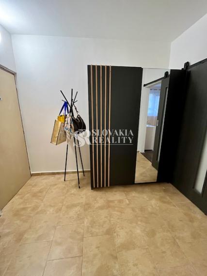 1-izbový byt Klokočina, internet, energie, výťah, pivnica