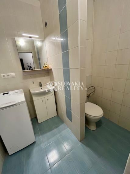 1-izbový byt Klokočina, internet, energie, výťah, pivnica