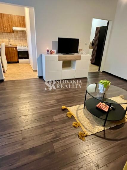 1-izbový byt Klokočina, internet, energie, výťah, pivnica