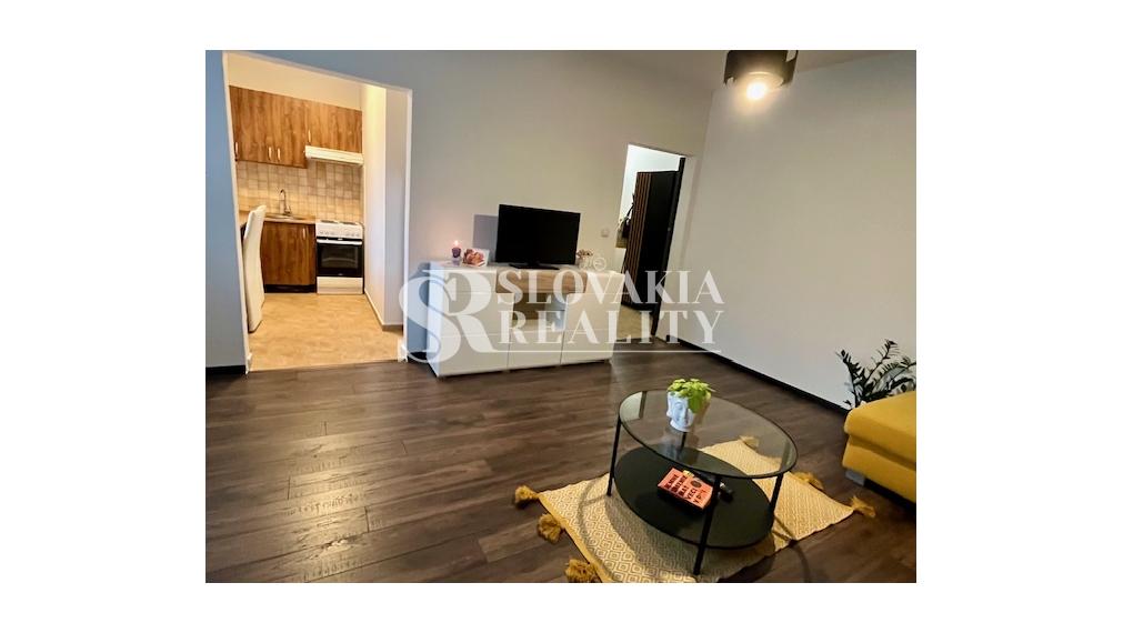 1-izbový byt Klokočina, internet, energie, výťah, pivnica