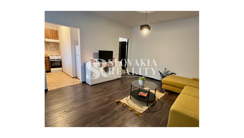 1-izbový byt Klokočina, internet, energie, výťah, pivnica