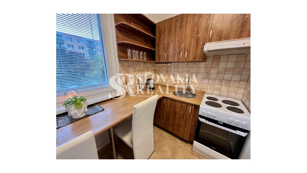 1-izbový byt Klokočina, internet, energie, výťah, pivnica