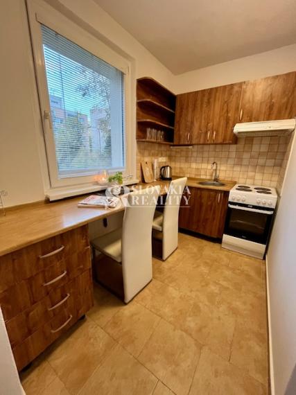 1-izbový byt Klokočina, internet, energie, výťah, pivnica