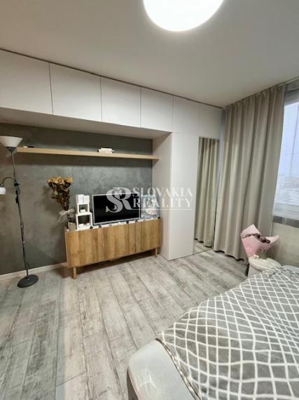 Garsónka Chrenová, novozrekonštruovaná, pivnica, výťah